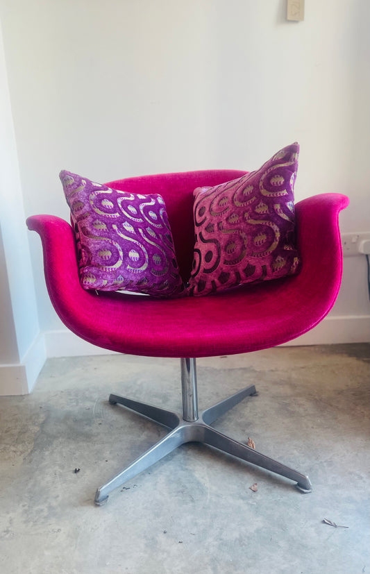 Tulip chair in cerise velvet