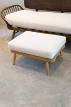 Load image into Gallery viewer, Ercol sofa/daybed