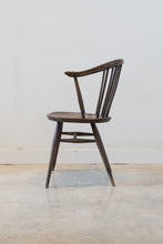 Load image into Gallery viewer, Ercol cowhorn horseshoe chair