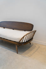Load image into Gallery viewer, Ercol sofa/daybed