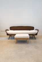 Load image into Gallery viewer, Ercol sofa/daybed